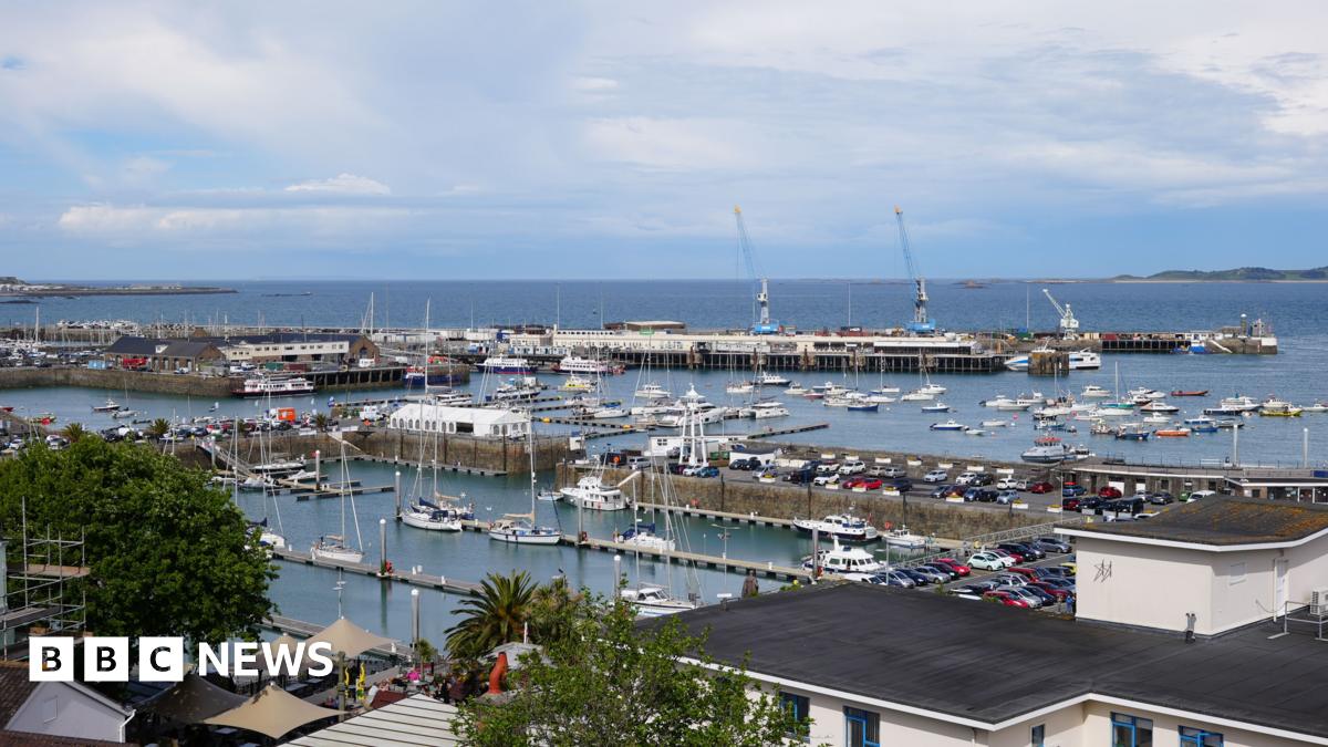 Jersey and Guernsey politicians clash over ferry offer