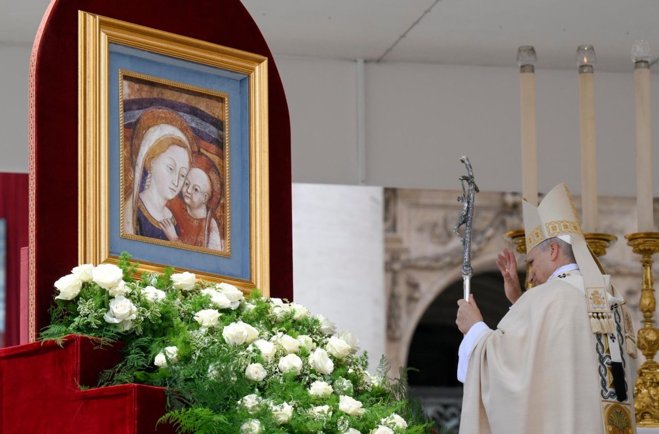 Pope at Regina Caeli: ‘We cannot forget those suffering due to war’